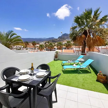 Lovely & Big Terrace Ferienhaus